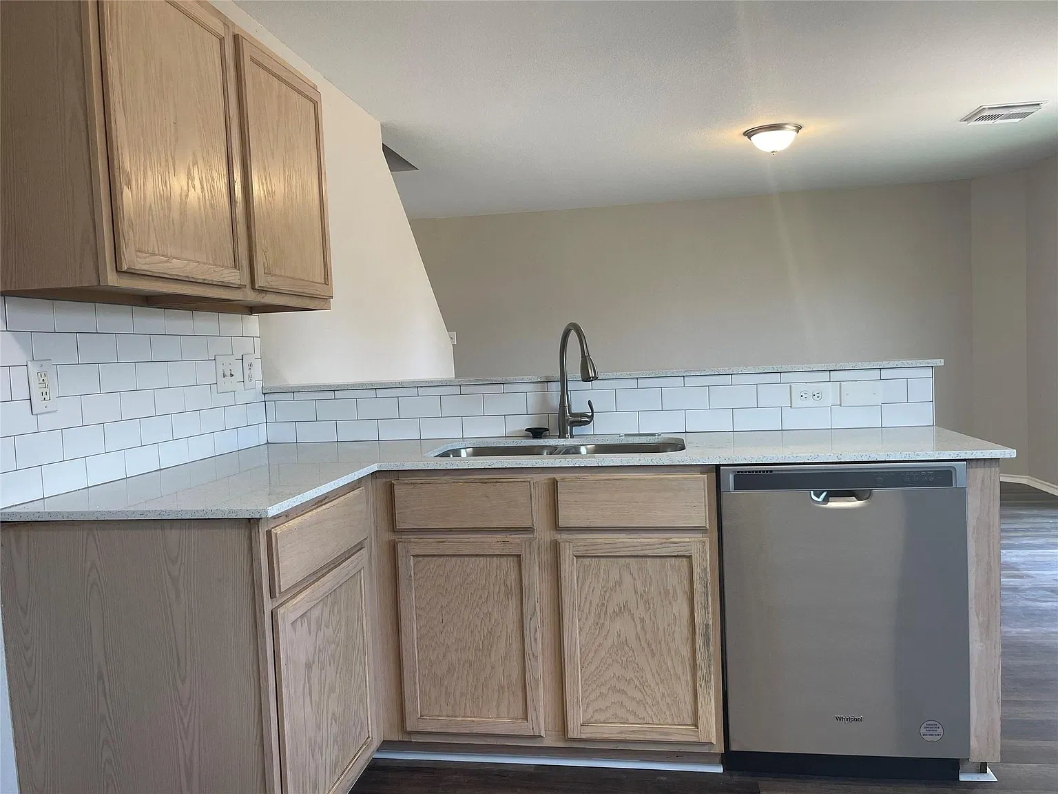 3 bed, 2.0 bath, 1694 sqft, $1,800 — Photo 4
