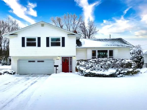 2084 Edenhall Dr, Lyndhurst, OH 44124