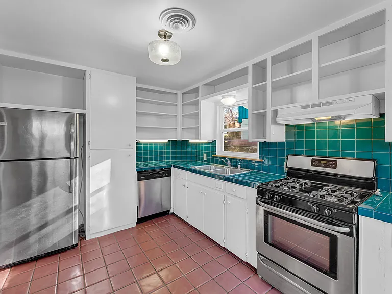 515 W Holly St — Photo 8