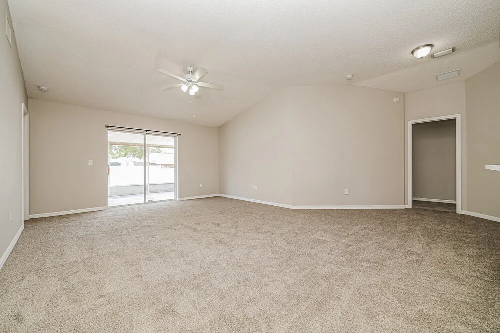 4 bed, 2.0 bath, 1544 sqft, $2,015 — Photo 3
