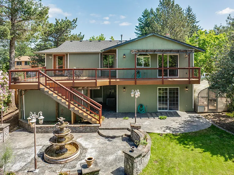 Backyard
+Lawn mowing managed/paid for by host
+Fully fenced
+Aesthetic fountain
+Sprinkler system