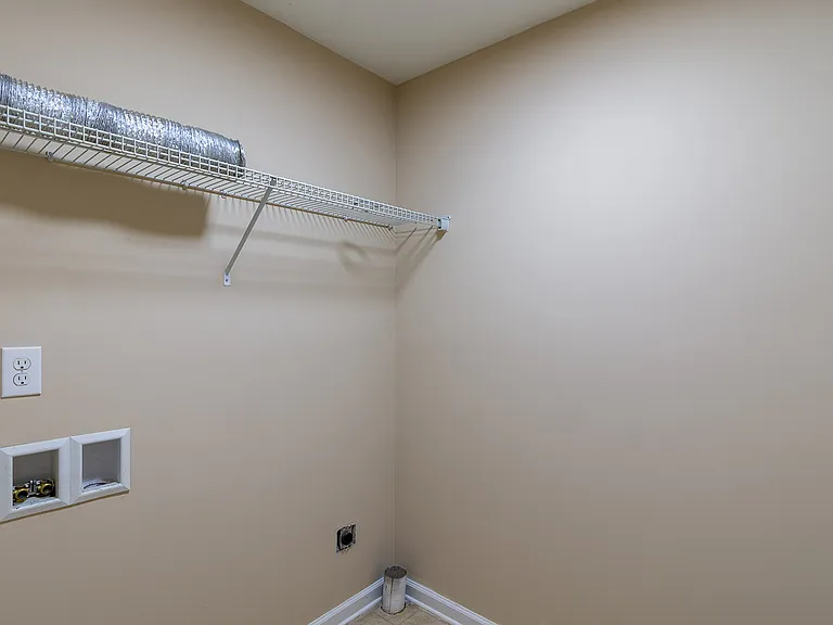 700 Keyes Dr — Photo 24