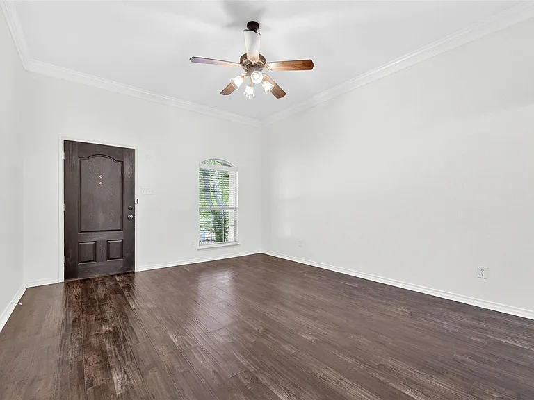 2153 Colby Ln — Photo 10