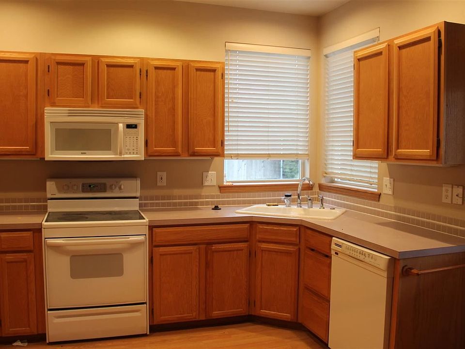 2nd image of 735 N Nevada Ct