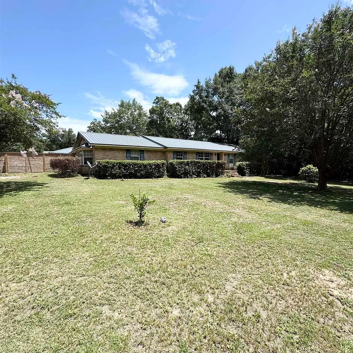 3 bed, 2139 sqft, $2,000 — Photo 1
