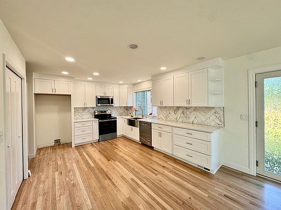 3rd image of 10316 176th Ave NE