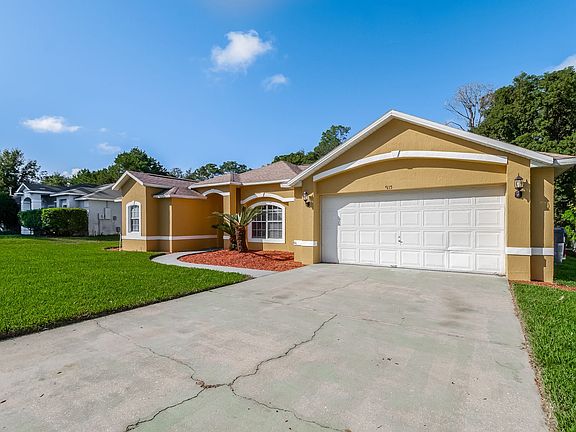 2nd image of 915 Park Valley Cir