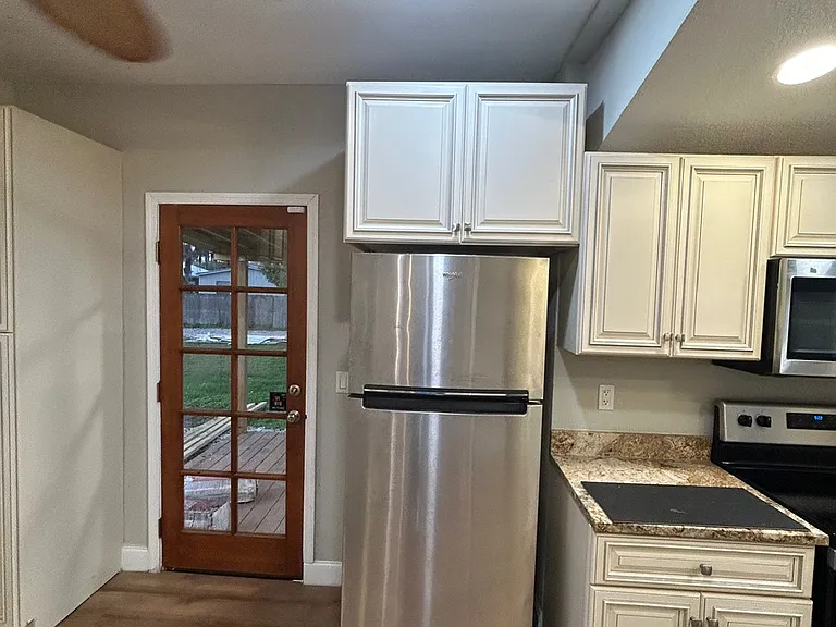 208 W Fox St — Photo 20