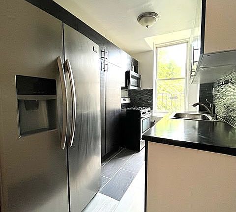 5th image of 346 Marion St #2L