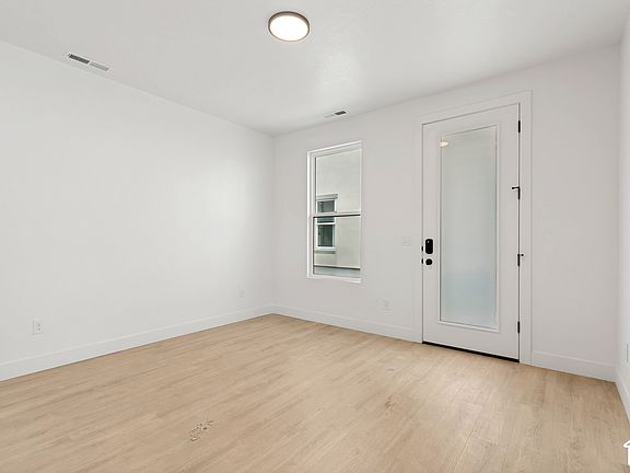 5th image of 11043 S Freestone Rd W #131
