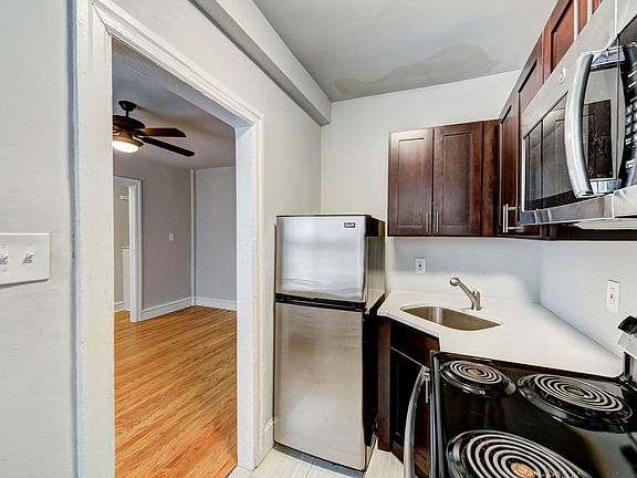 4th image of 4605-4611 Chester Ave #B402