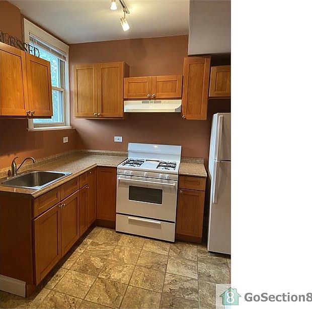 1st image of 2651 W 72nd St
