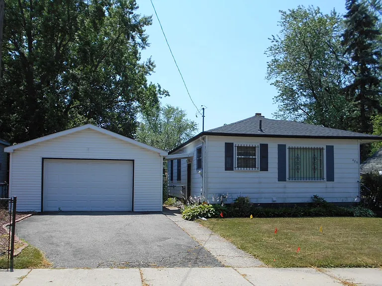 426 E Gracelawn Ave — Photo 1