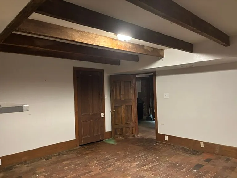 118 E Harris St — Photo 8