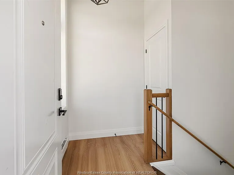 160 McLellan Ave #B — Photo 5