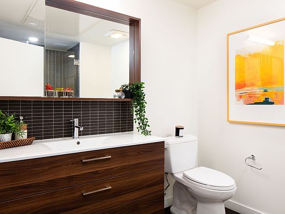 2nd image of 733 N Hudson Ave #306