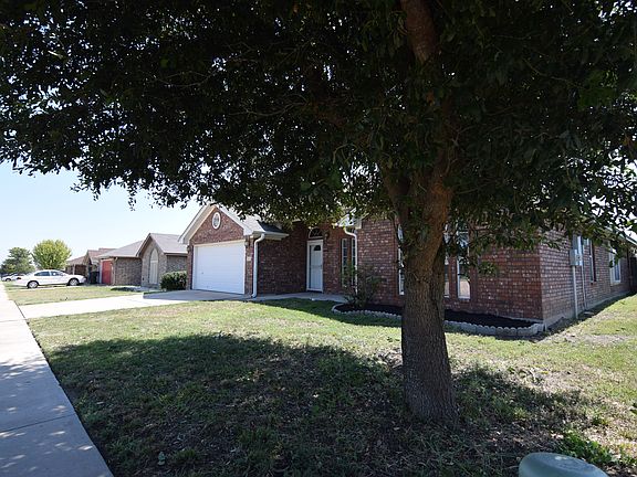 2nd image of 2904 Lavender Ln