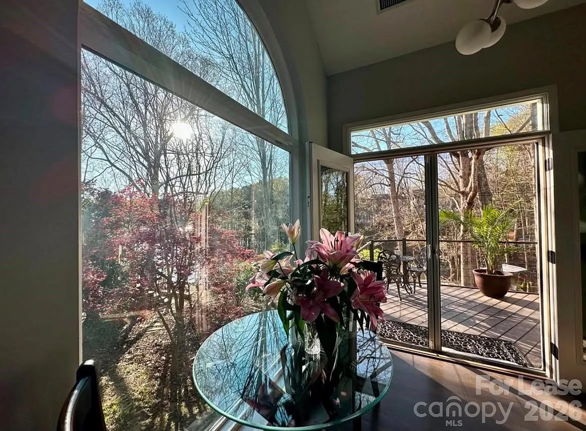 4 bed, 2.5 bath, 2144 sqft, $4,961 — Photo 4