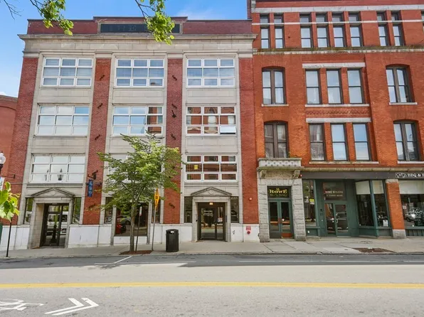 17 Kearney Sq Unit 305, Lowell, MA 01852