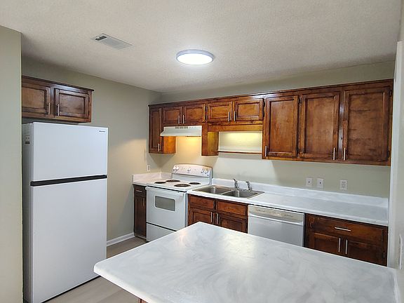 3rd image of 1011 Beatty Rd #11657539