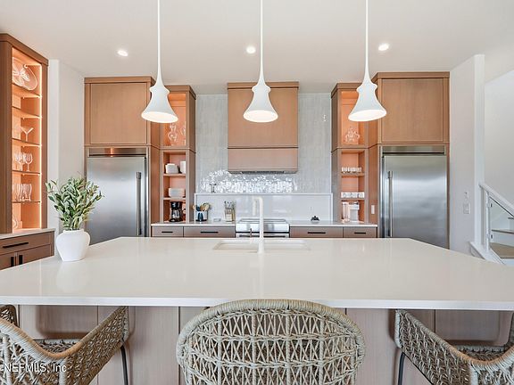 5th image of 105 N 11TH Avenue