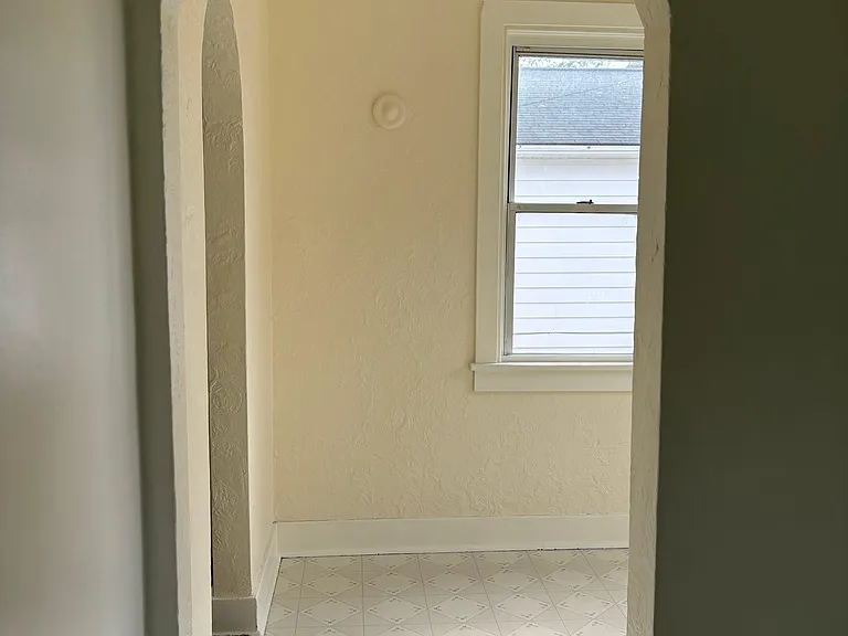 300 Sherman Ave — Photo 6