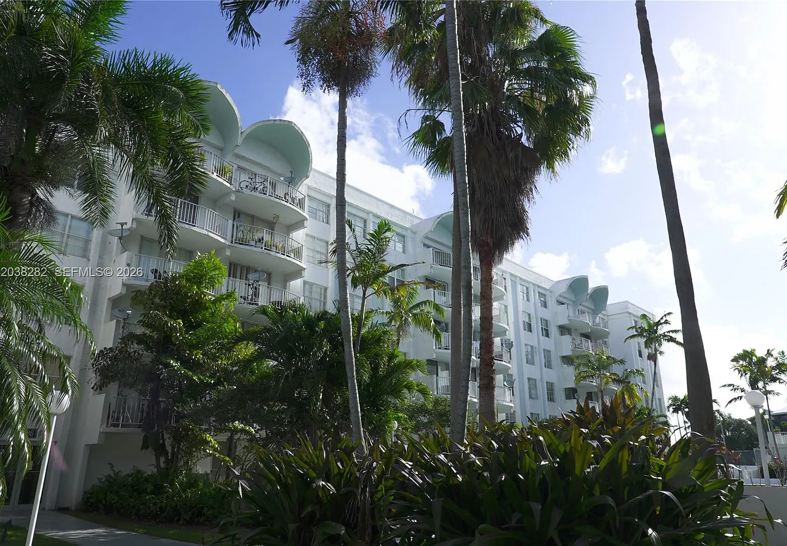 Montecarlo Condo — Photo 2