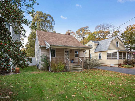 3rd image of 112 Swan Blvd