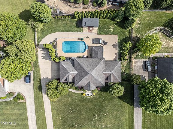 4th image of 121 Watercress Dr