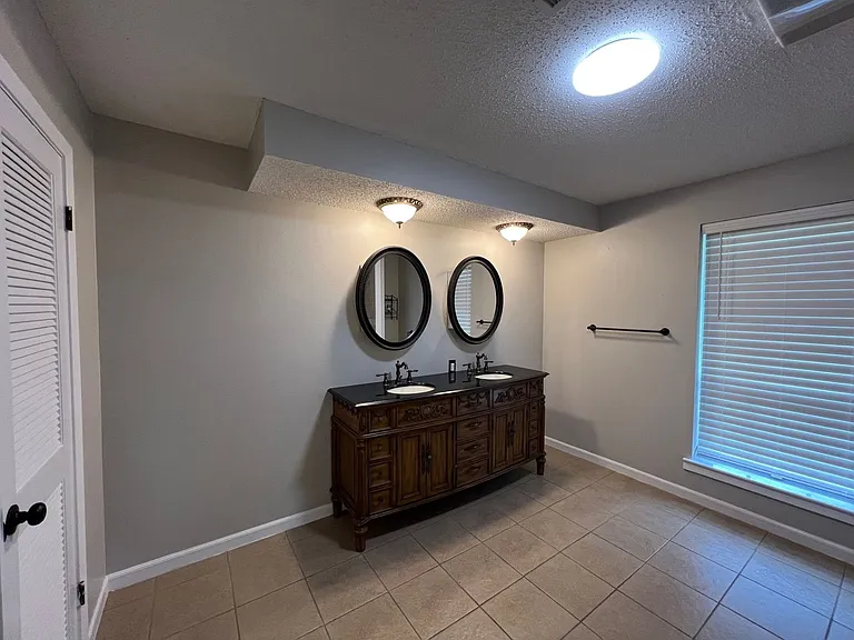 9240 & 9250 Lockhart Rd — Photo 16