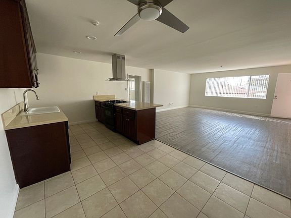 2nd image of 2320 Vanderbilt Ln APT 4