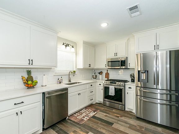 4th image of 7540 Yellowstone Dr
