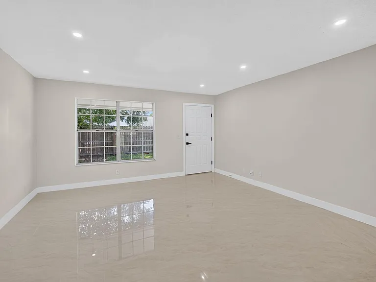 3943 Roan Ct W — Photo 6