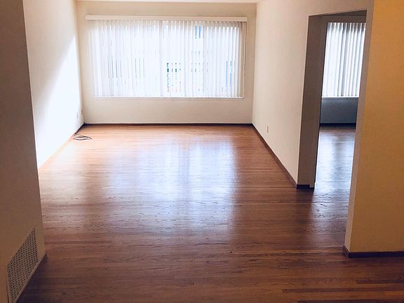 LARGE LIVING ROOM