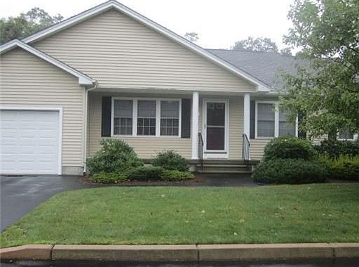 1st image of 27 Carriage Dr