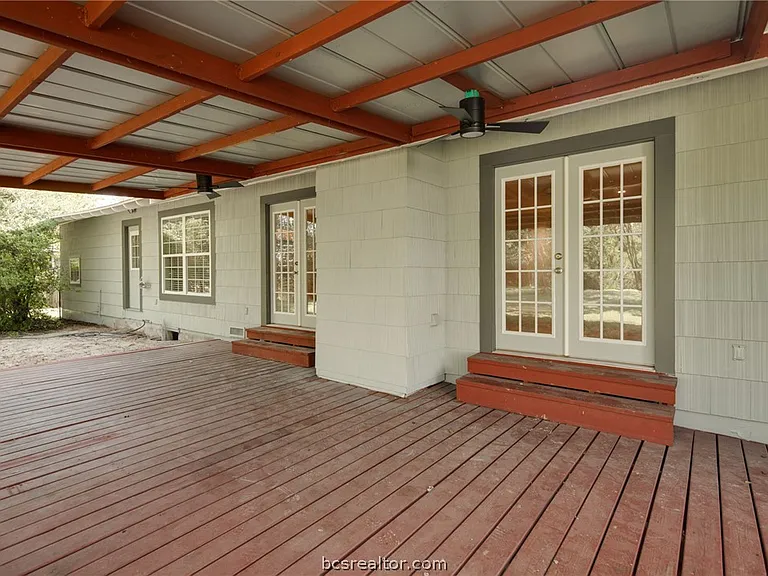 1004 Edgewood Dr — Photo 23
