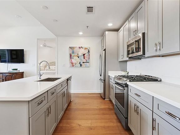 5th image of 8616 Oak St Unit 405