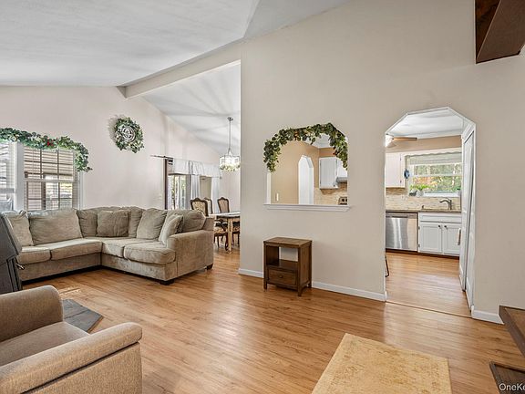 3rd image of 28 Yaphank Avenue