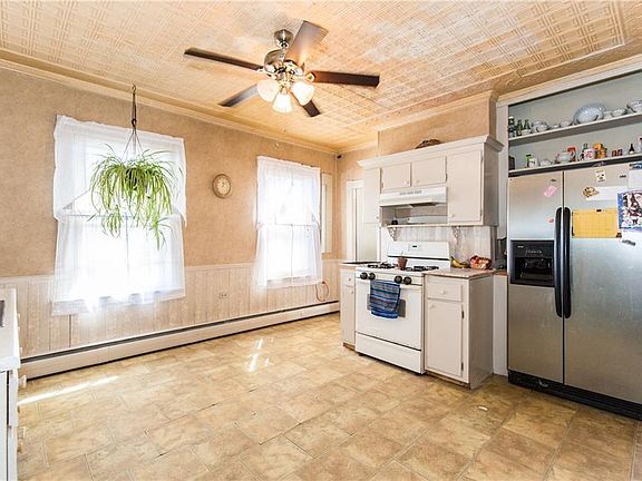 3rd image of 84 Centre St #86