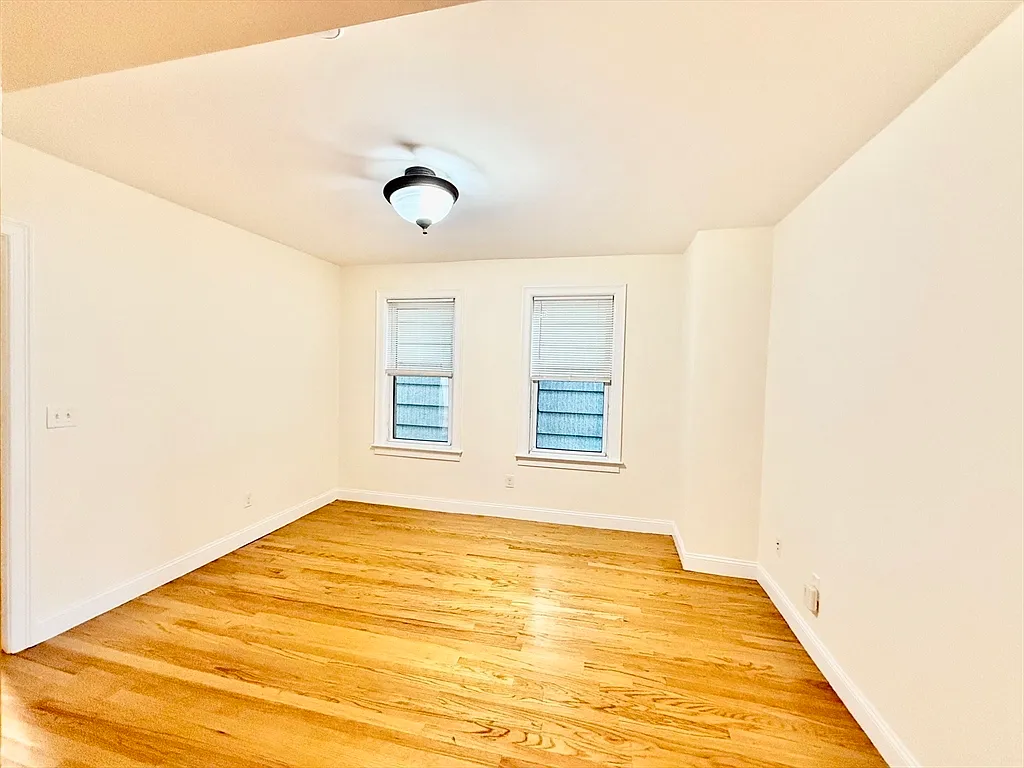 2 bed, 1.0 bath, 762 sqft, $2,700 — Photo 4