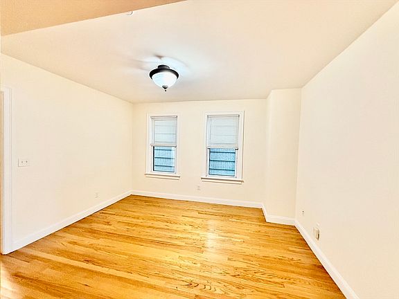 4th image of 724 Cambridge St #2