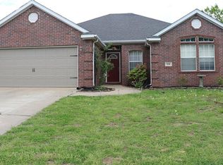 118 S Oakridge Dr, Farmington, AR 72730