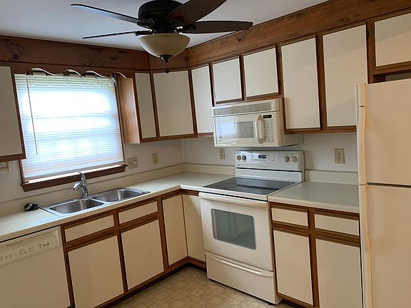 3rd image of 8232 Honeysuckle Dr