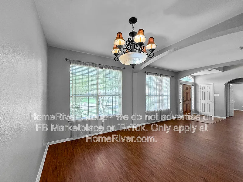 5 bed, 2.0 bath, 3761 sqft, $3,369 — Photo 2