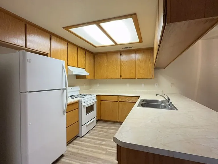 155 Derek Dr — Photo 36