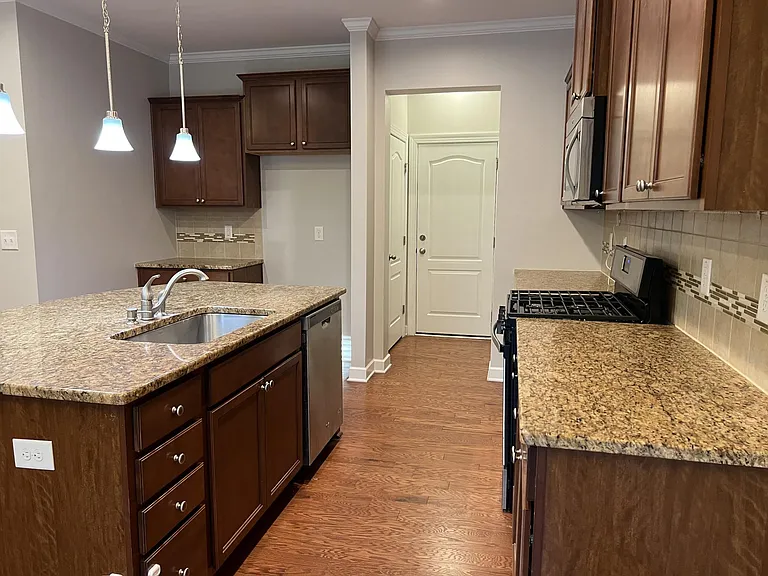 204 Alamosa Pl — Photo 5
