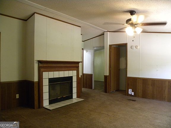 4th image of 2627 Cole Rd
