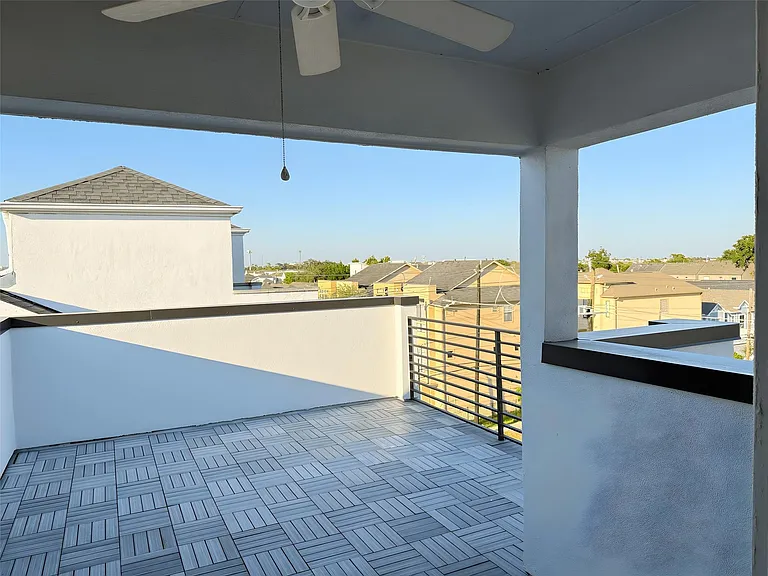 2115 Detering St — Photo 18