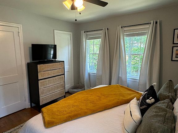 3rd image of 1736 Monroe Dr NE #2