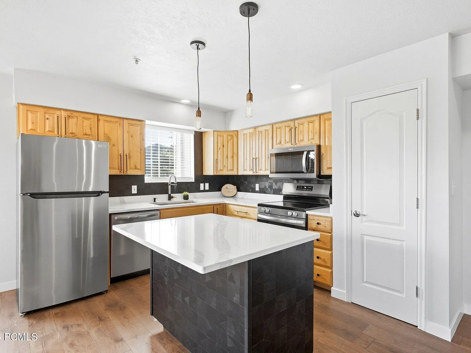 2 bed, 2.0 bath, 1028 sqft, $2,500 — Photo 4